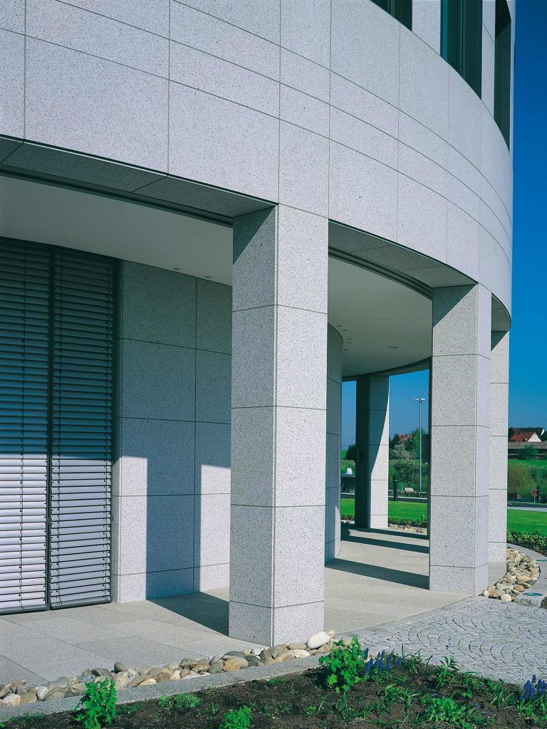 Hauptverwaltung Knauf Gips KG - Vollendete Bauten mit Naturstein von ...
